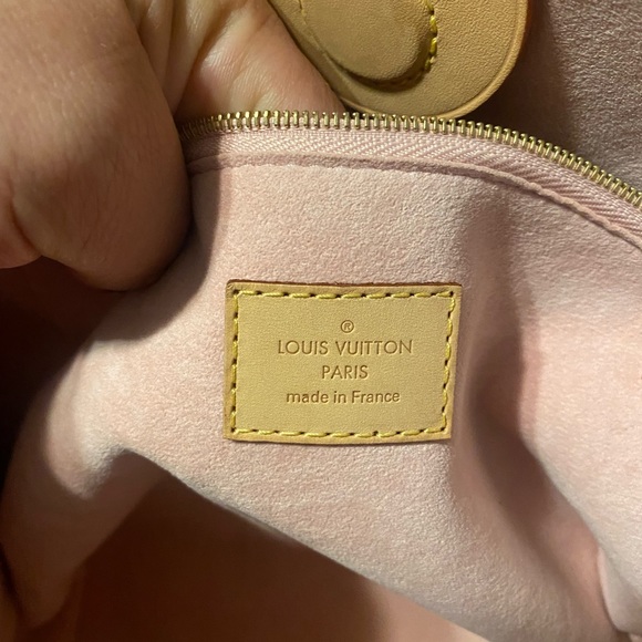 LV bag - Picture 2 of 7